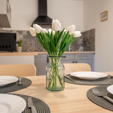 Tuenderkert Apartman Дьюла Екстер'єр фото