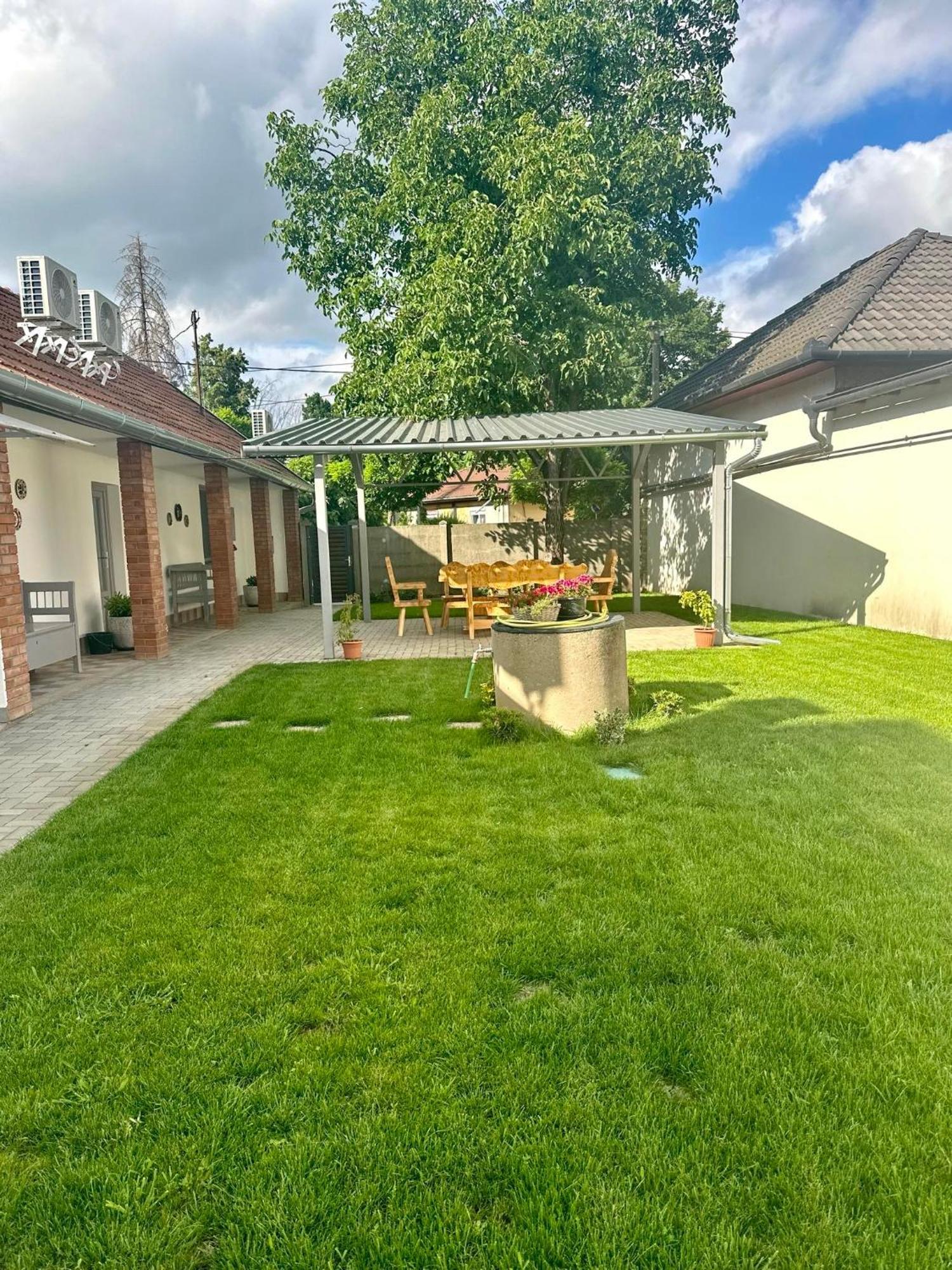 Tuenderkert Apartman Дьюла Екстер'єр фото
