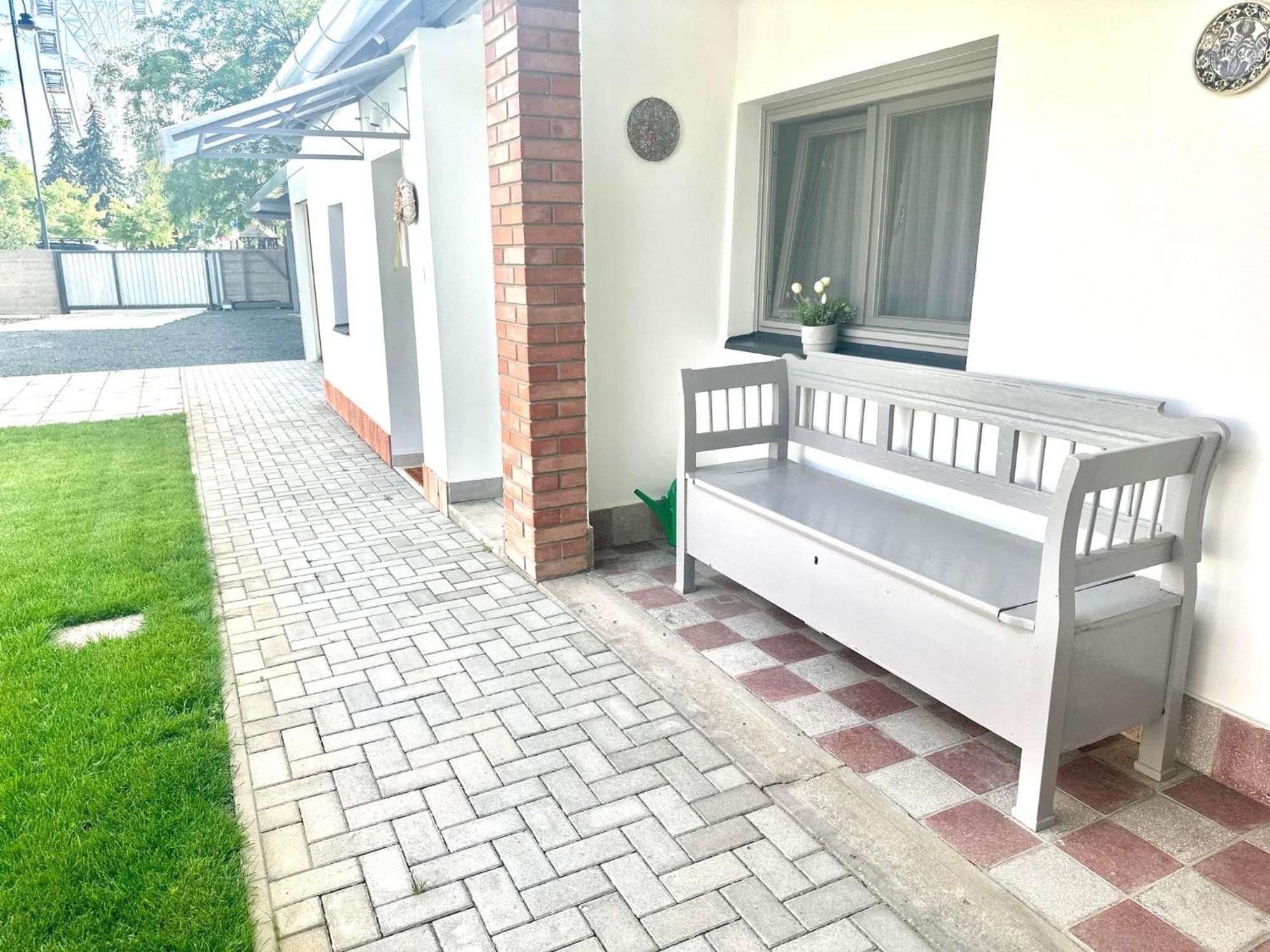 Tuenderkert Apartman Дьюла Екстер'єр фото