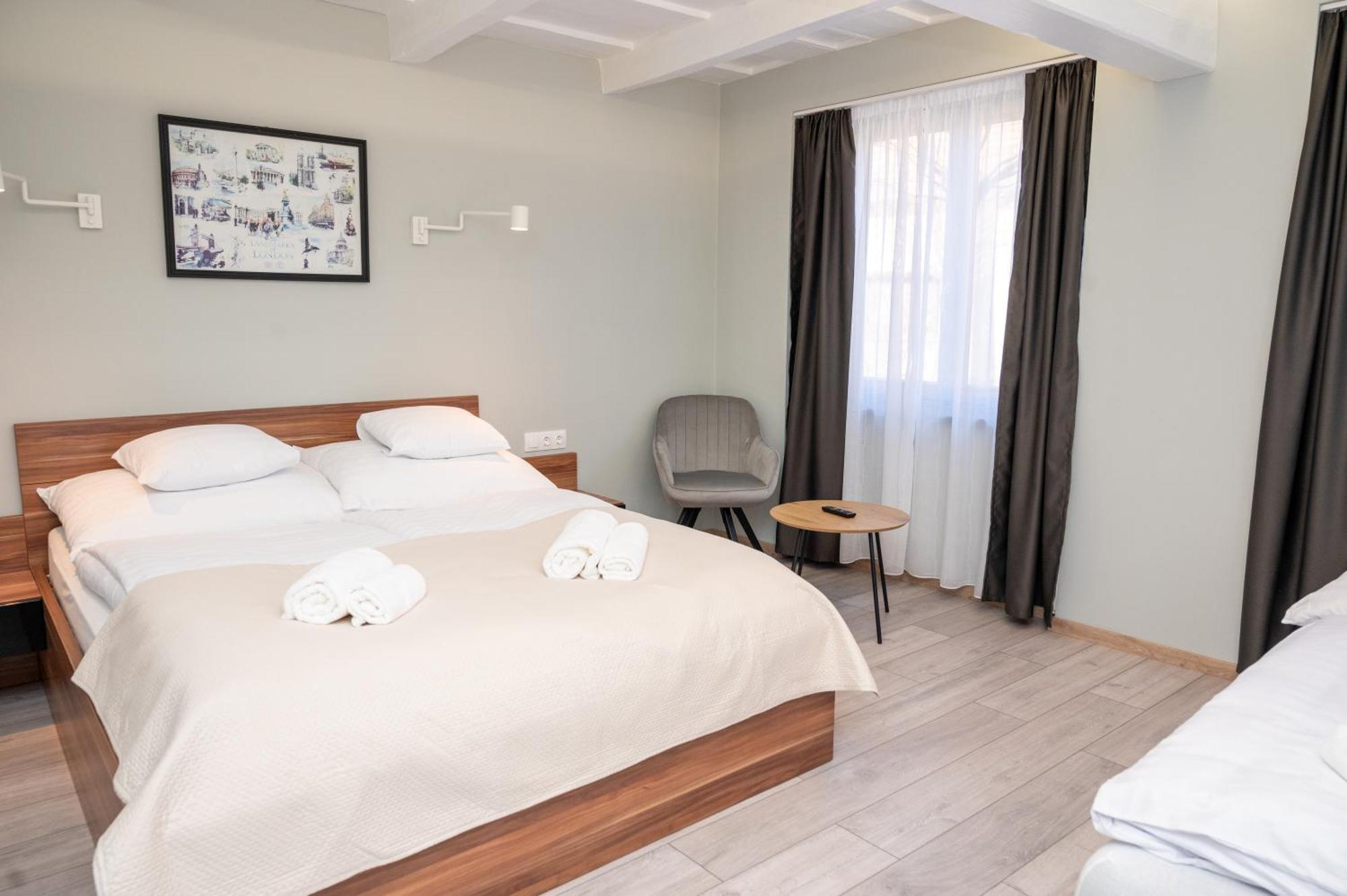 Tuenderkert Apartman Дьюла Екстер'єр фото