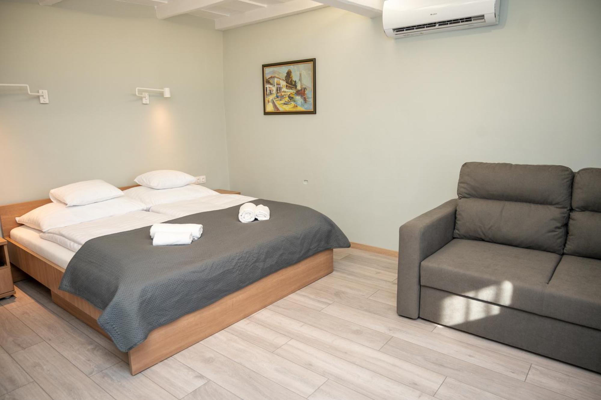 Tuenderkert Apartman Дьюла Екстер'єр фото