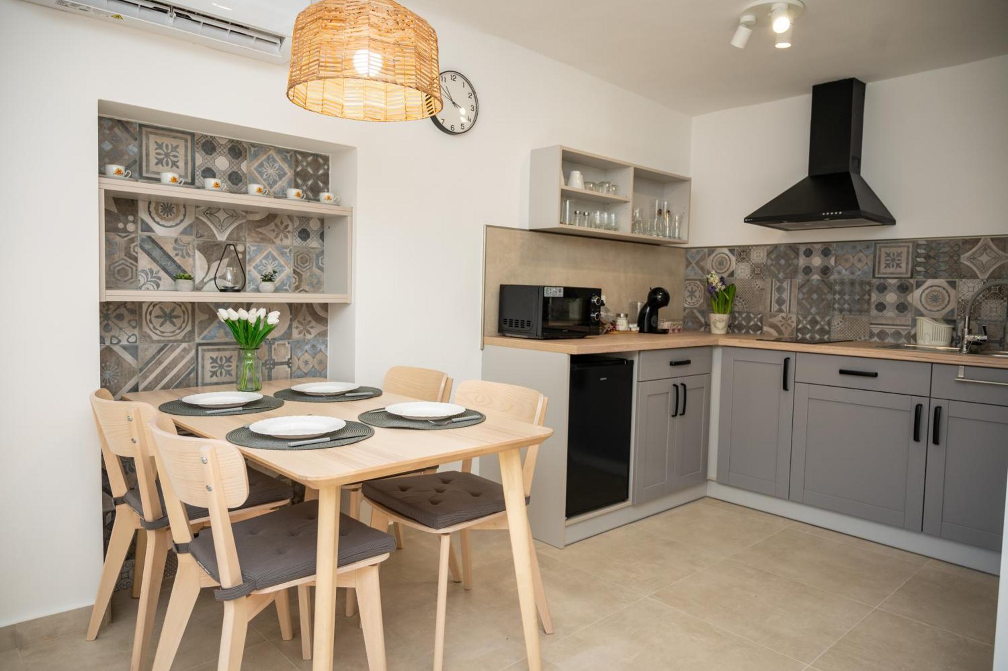 Tuenderkert Apartman Дьюла Екстер'єр фото