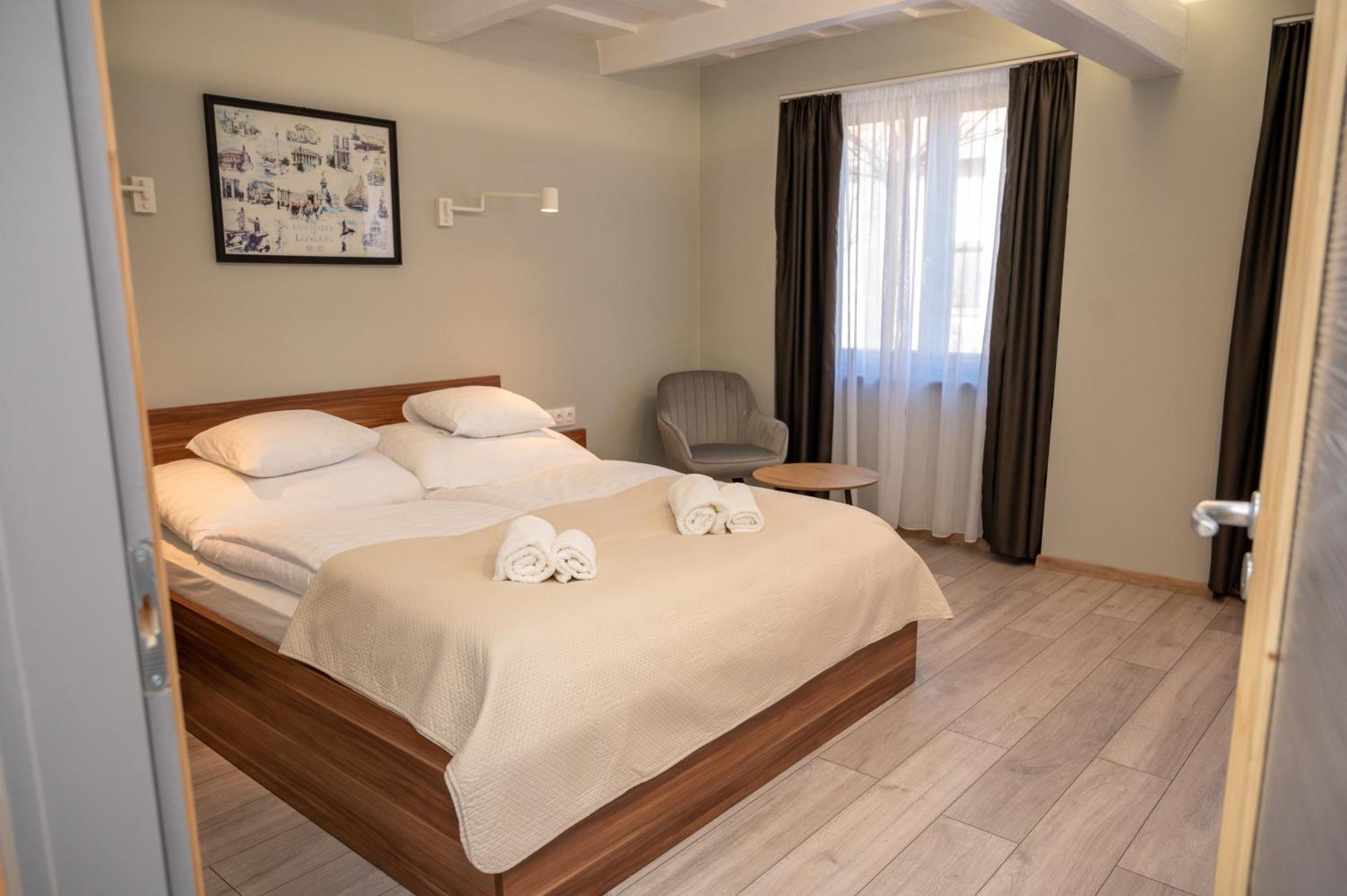 Tuenderkert Apartman Дьюла Екстер'єр фото