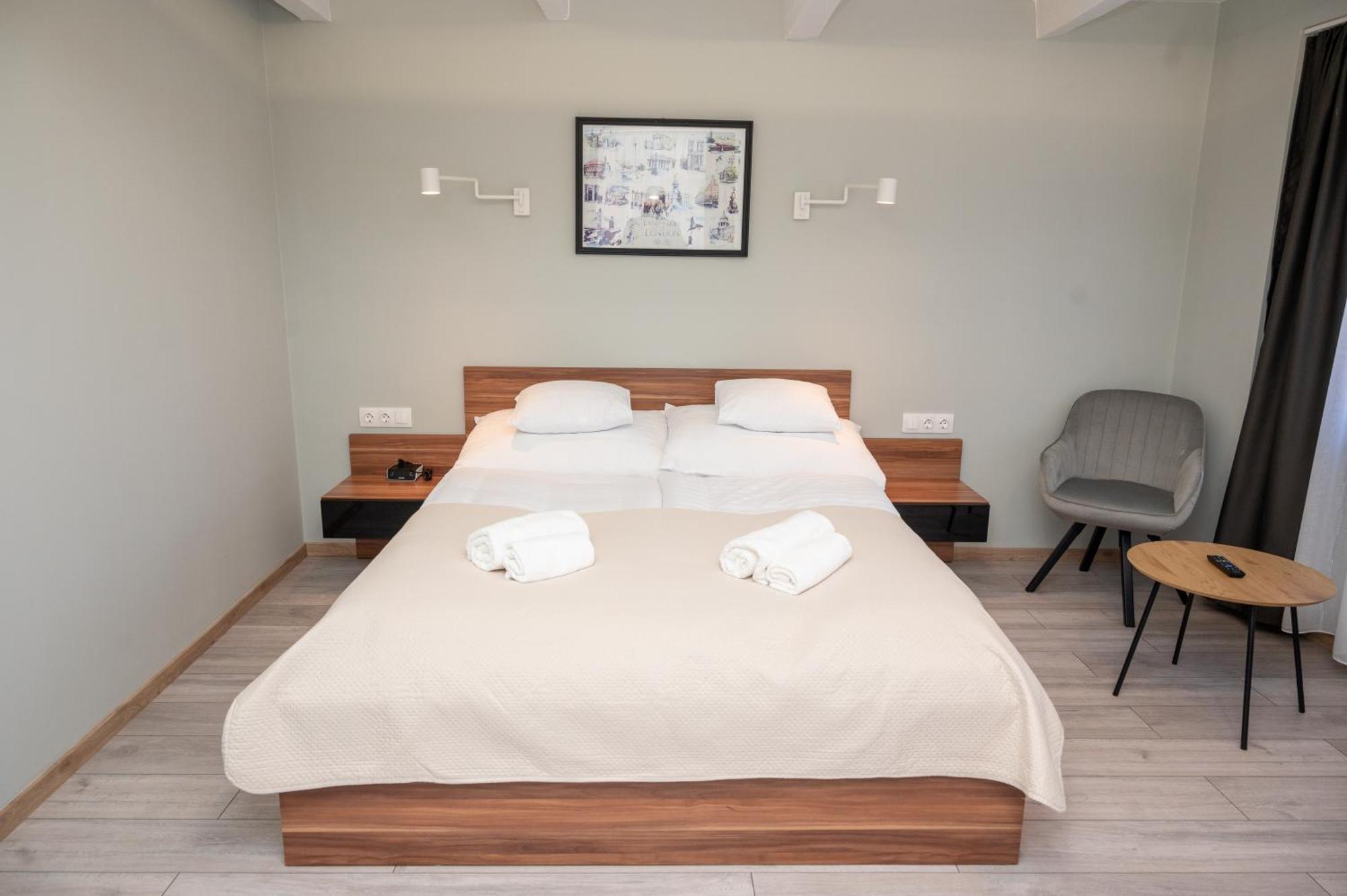 Tuenderkert Apartman Дьюла Екстер'єр фото